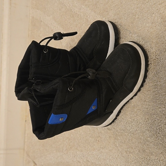 Boys snow boots size 10 toddler - Picture 6 of 6